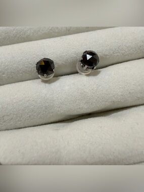 Unused Real No Brand Black Diamond Stud Earrings PT900 2 Carats With Stamp